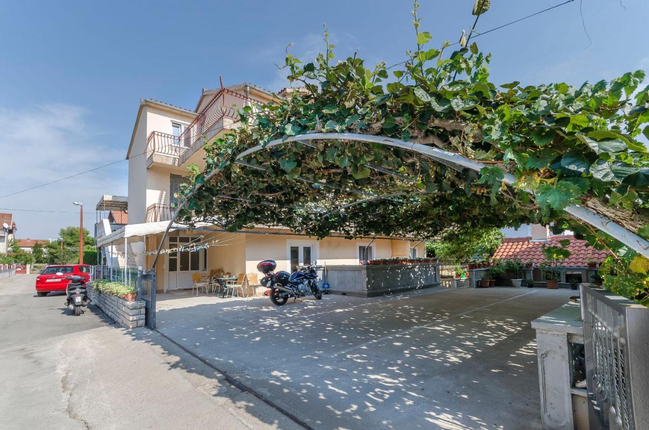 Apartments Mira I Vodice Buitenkant foto