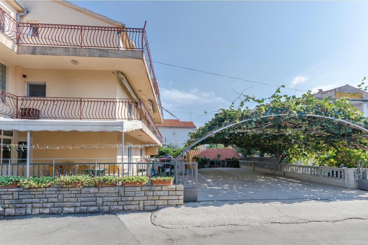 Apartments Mira I Vodice Buitenkant foto